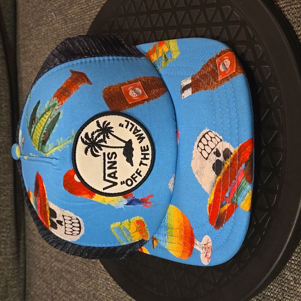 Vans "Off the wall" graphic snap back trucker hat